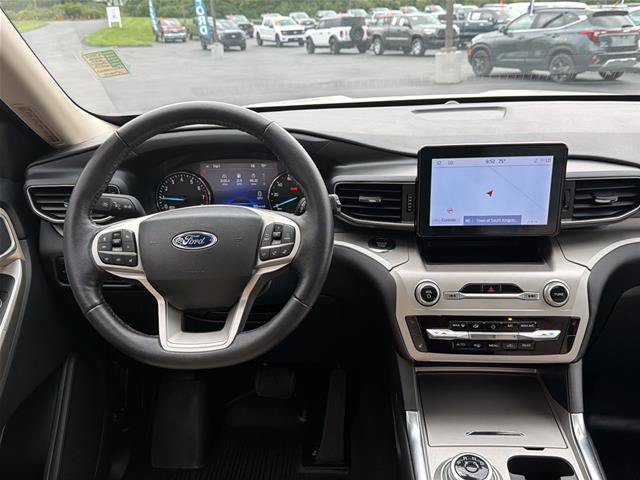 Certified 2022 Ford Explorer XLT w/ Equipment Group 202A AWD/4WD image 18