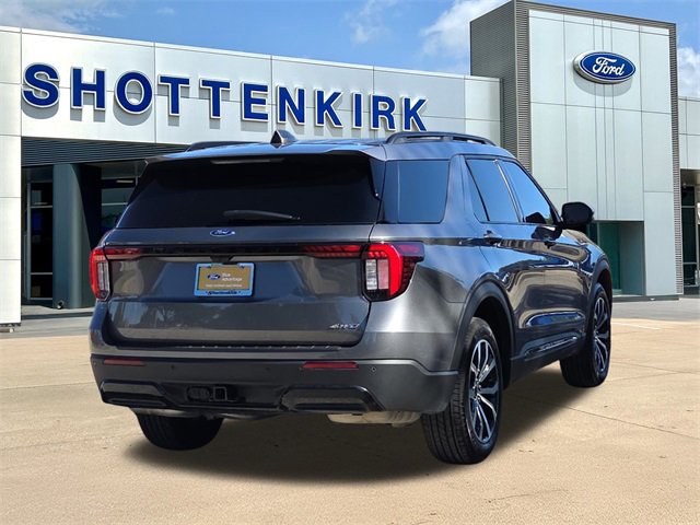 Certified 2025 Ford Explorer ST-Line image 8