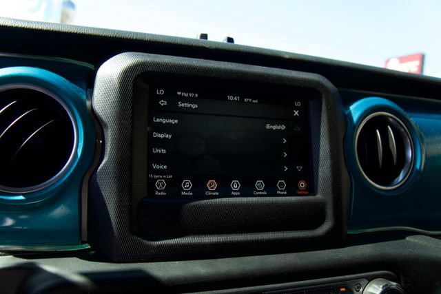 Used 2020 Jeep Wrangler Unlimited Sahara w/ Cold Weather Group AWD/4WD image 21