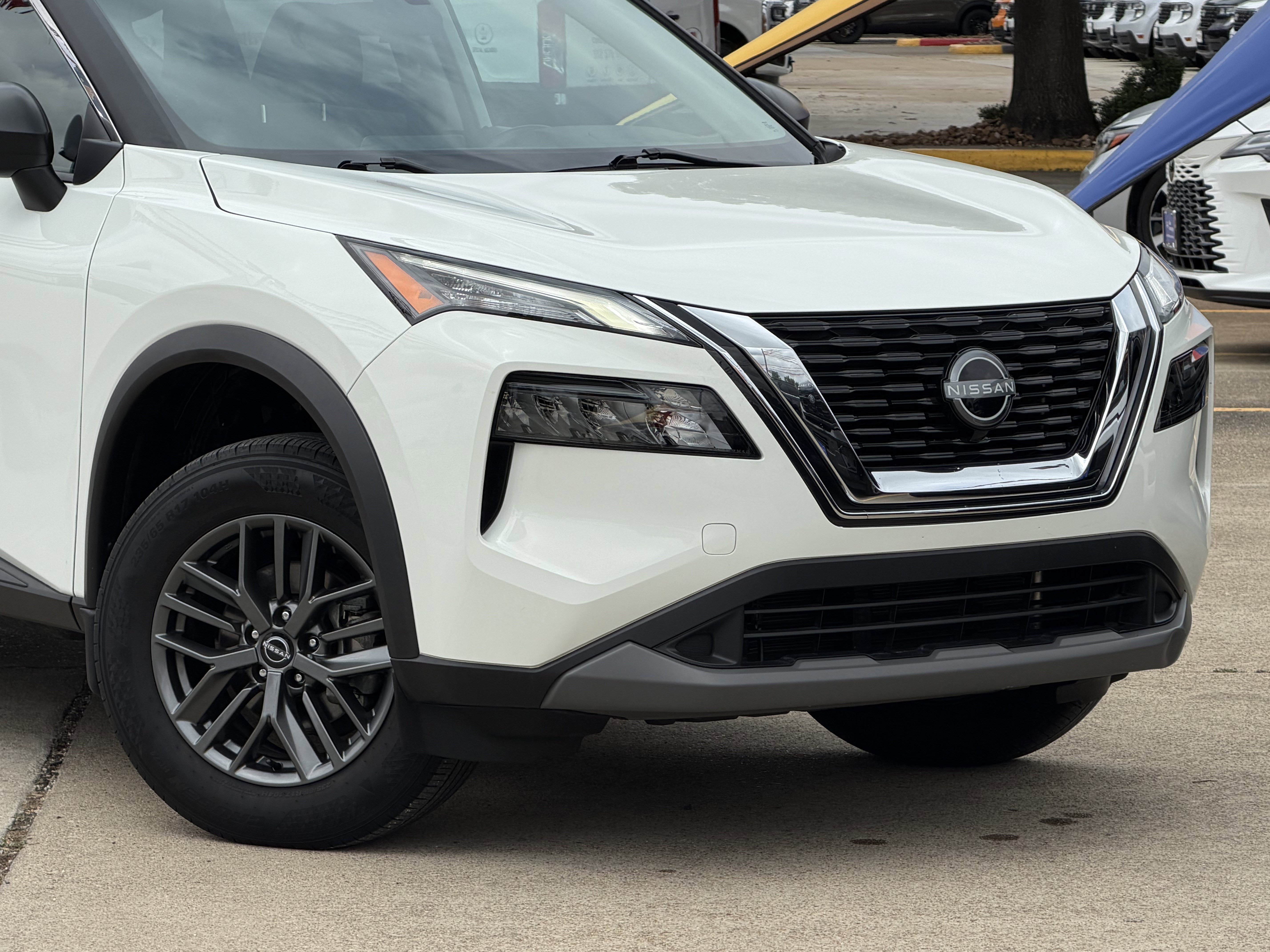 Used 2023 Nissan Rogue S FWD image 2