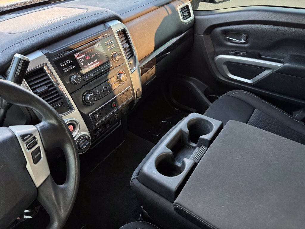 Used 2018 Nissan Titan SV AWD/4WD image 16