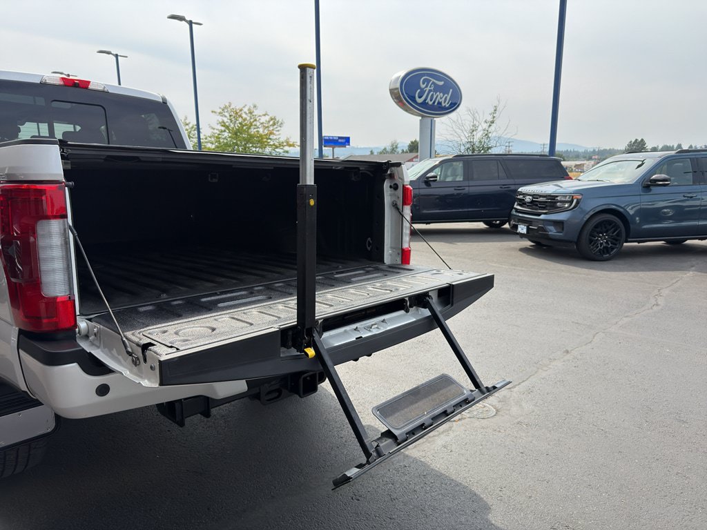Certified 2017 Ford F350 Platinum w/ Platinum Ultimate Package AWD/4WD image 21
