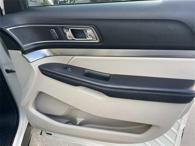 Certified 2018 Ford Explorer XLT w/ Equipment Group 202A image 34