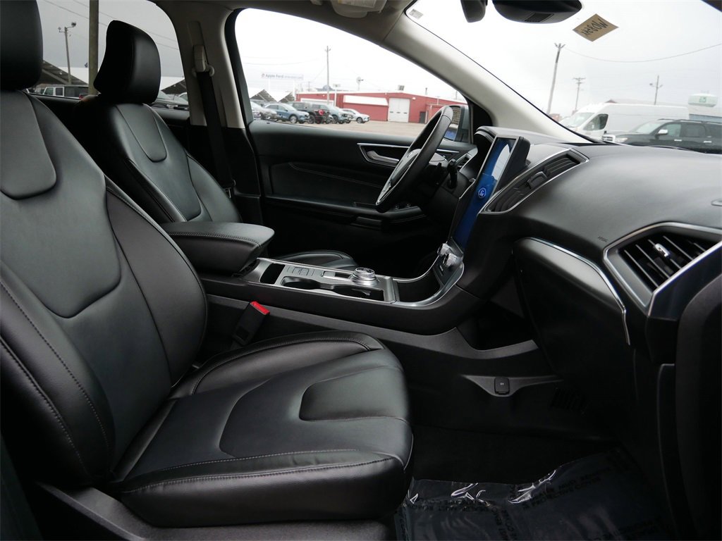 Certified 2022 Ford Edge Titanium w/ Class II Trailer Tow Package image 8