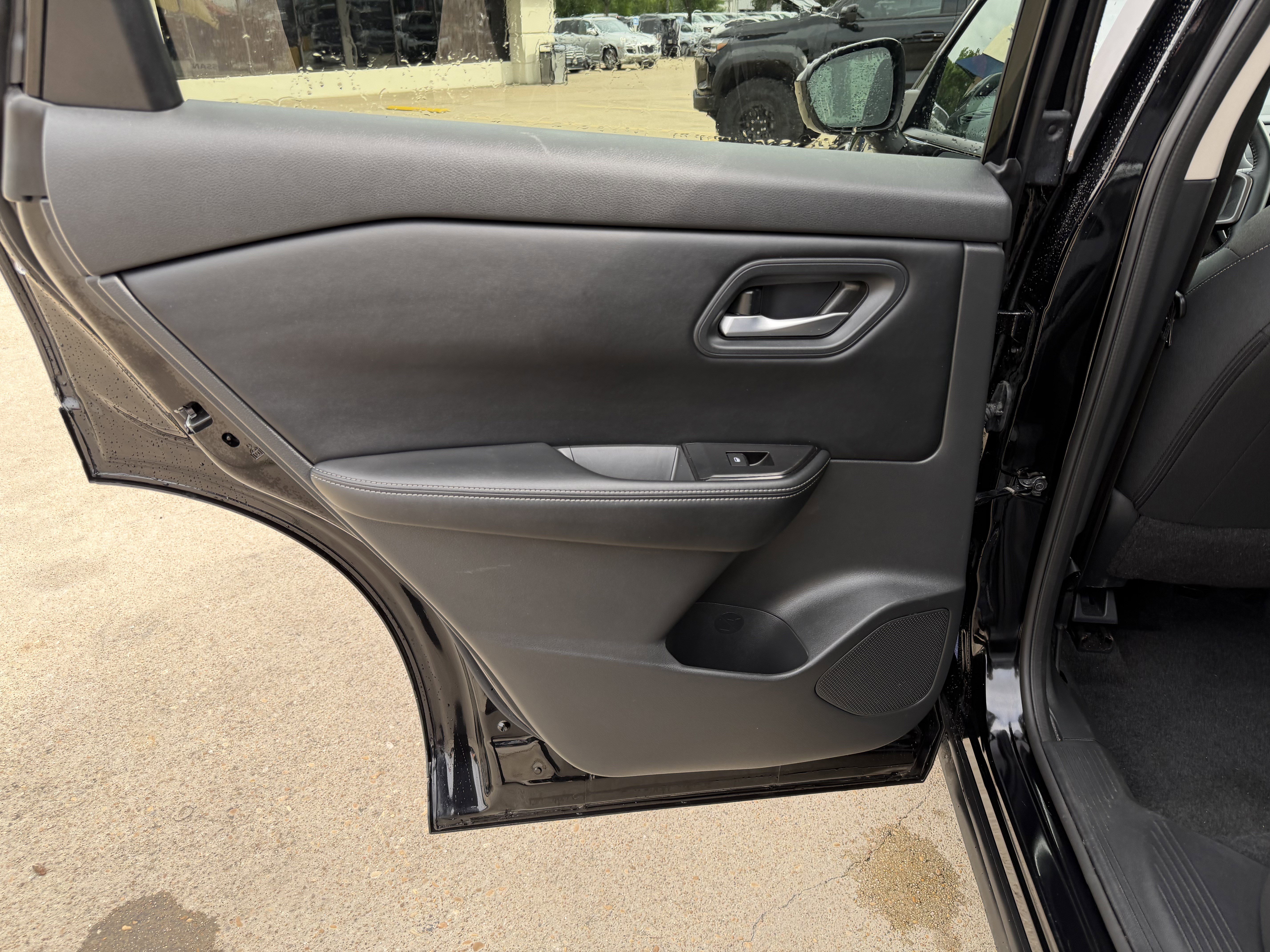 Used 2025 Nissan Rogue SV AWD/4WD image 15