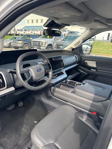 Certified 2025 Ford Expedition Active image 6