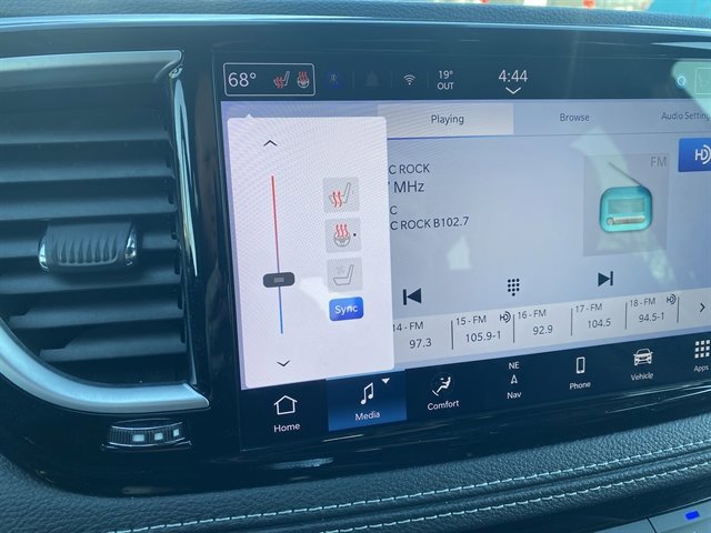 Used 2025 Chrysler Pacifica Limited image 28