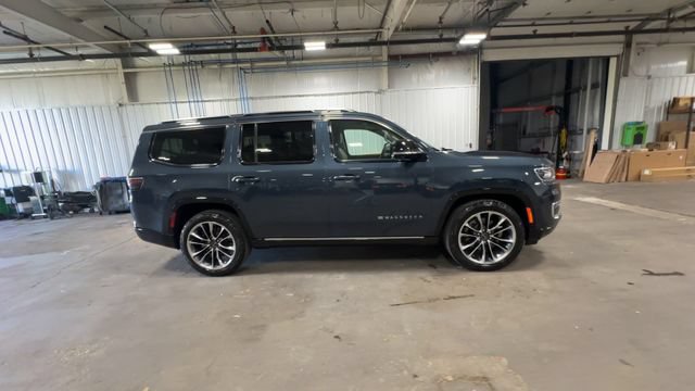 Used 2023 Jeep Wagoneer Series III w/ Premium Group I AWD/4WD image 13