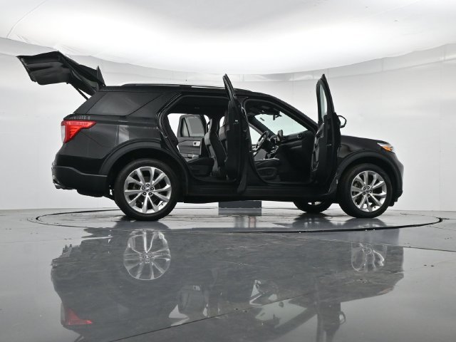 Certified 2024 Ford Explorer Platinum w/ Technology Package AWD/4WD image 56