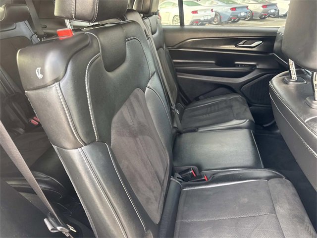 Used 2023 Jeep Grand Cherokee L Laredo image 33