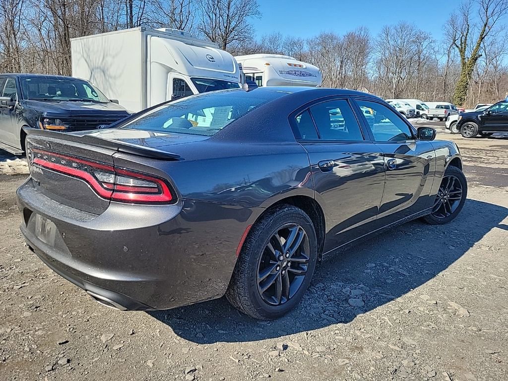 Used 2019 Dodge Charger SXT w/ Blacktop Package image 3