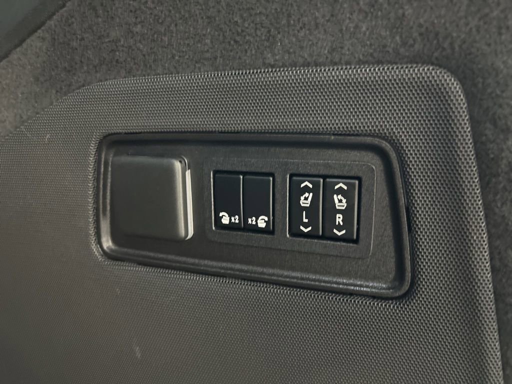 Used 2021 Cadillac Escalade Sport Platinum AWD/4WD image 36