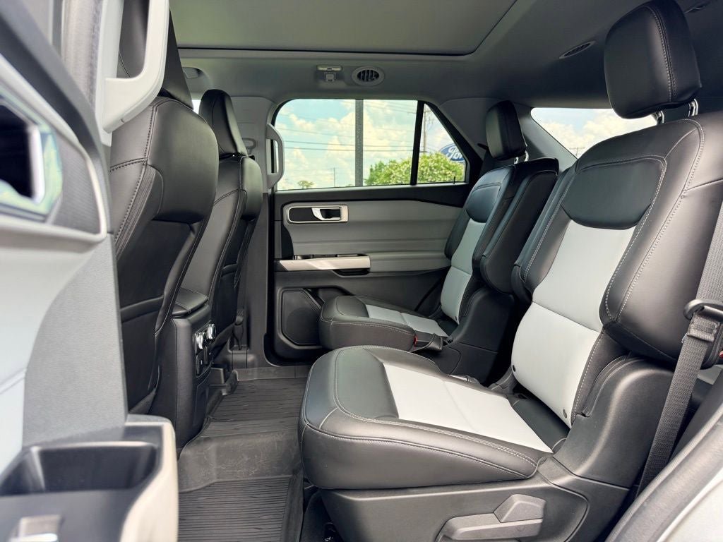 Certified 2023 Ford Explorer XLT w/ Equipment Group 202A RWD image 14