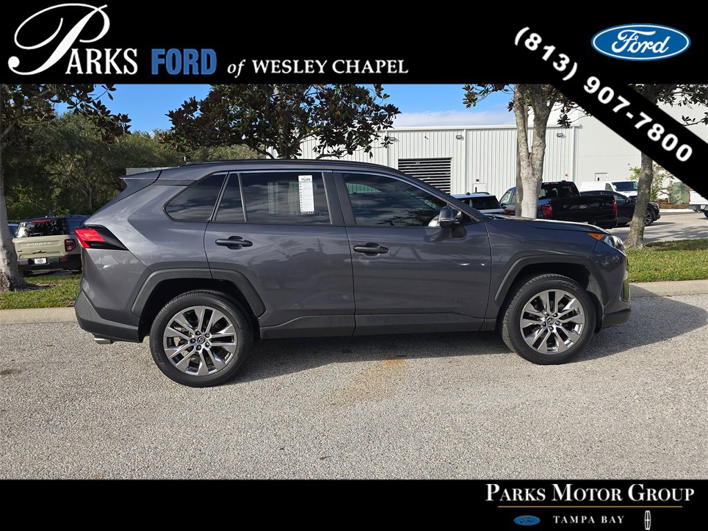 Used 2020 Toyota RAV4 XLE Premium image 3