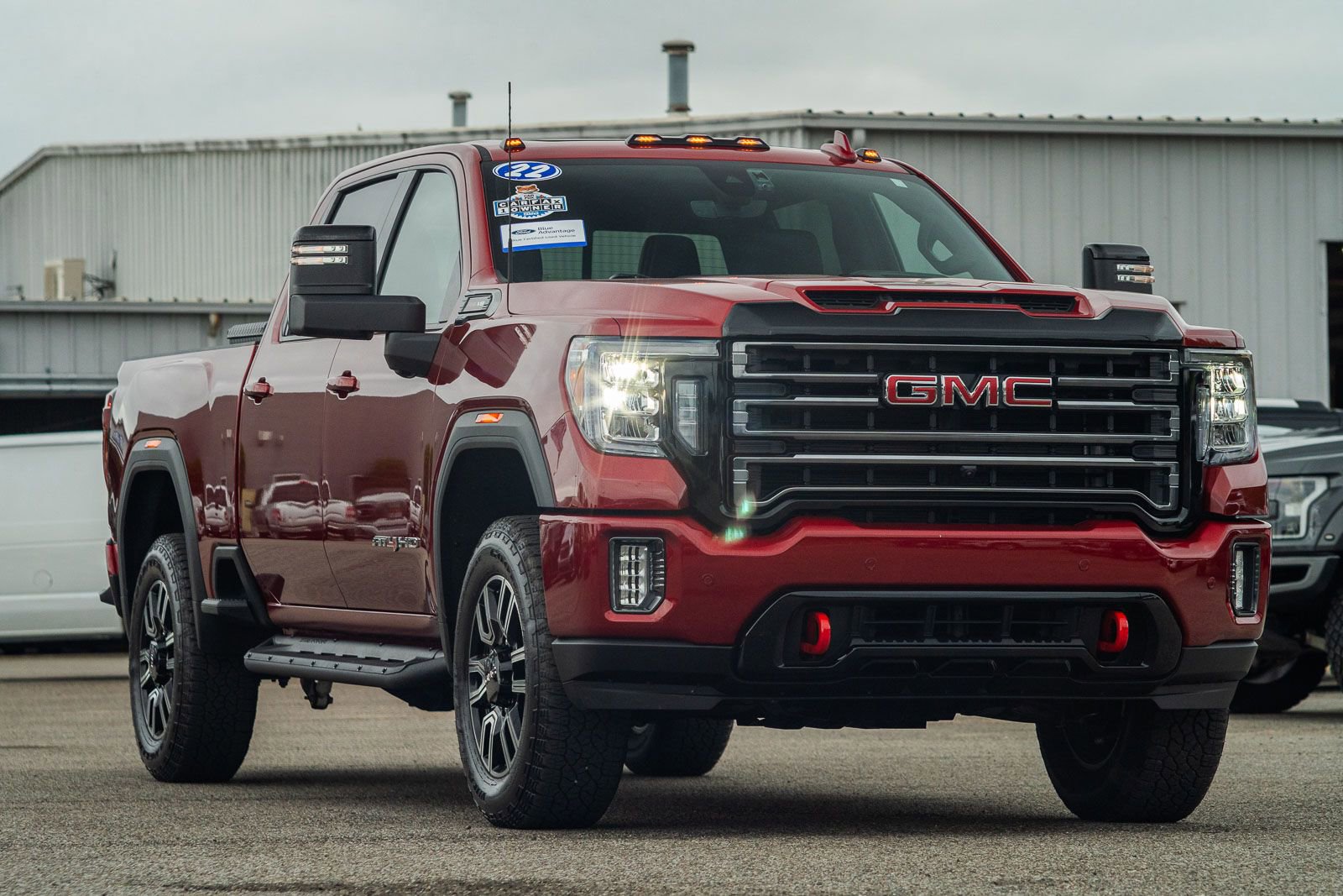 Used 2022 GMC Sierra 2500 AT4 w/ AT4 Premium Plus Package AWD/4WD image 4