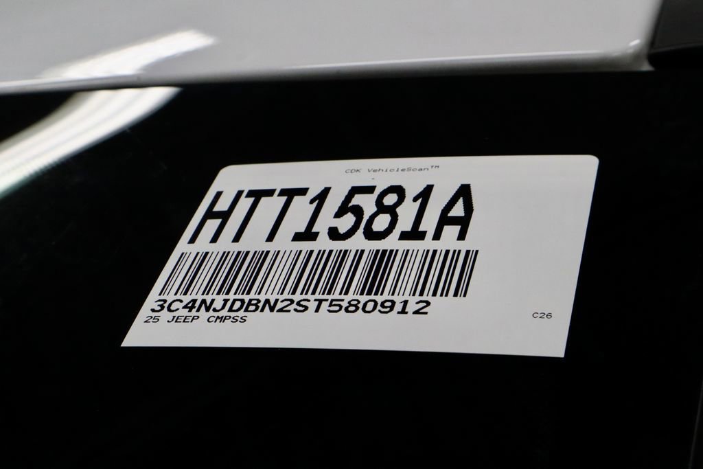 Used 2025 Jeep Compass Latitude image 32