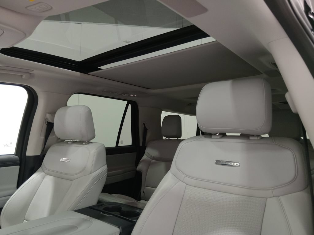 Certified 2025 Ford Expedition Max Platinum w/ Driver's Package AWD/4WD image 16