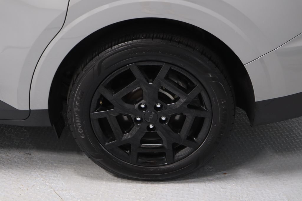 Used 2026 Kia Carnival SX w/ SX Dark Edition Package FWD image 19