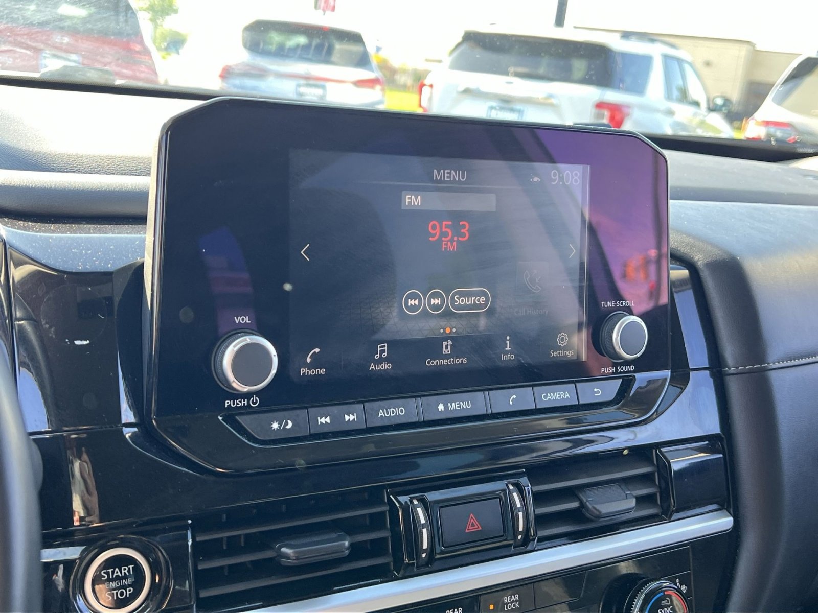 Used 2024 Nissan Pathfinder SV FWD image 26