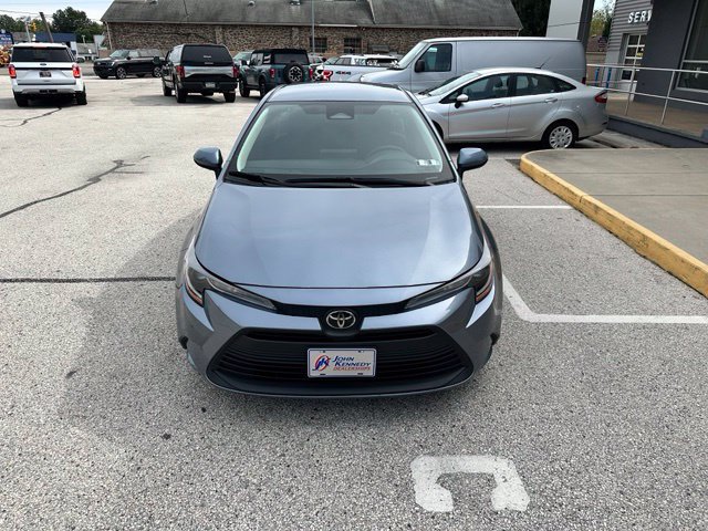 Used 2025 Toyota Corolla LE FWD image 2