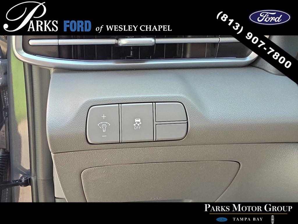 Used 2025 Hyundai Elantra SEL FWD image 25