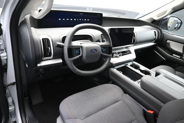 Certified 2025 Ford Expedition Active AWD/4WD image 9