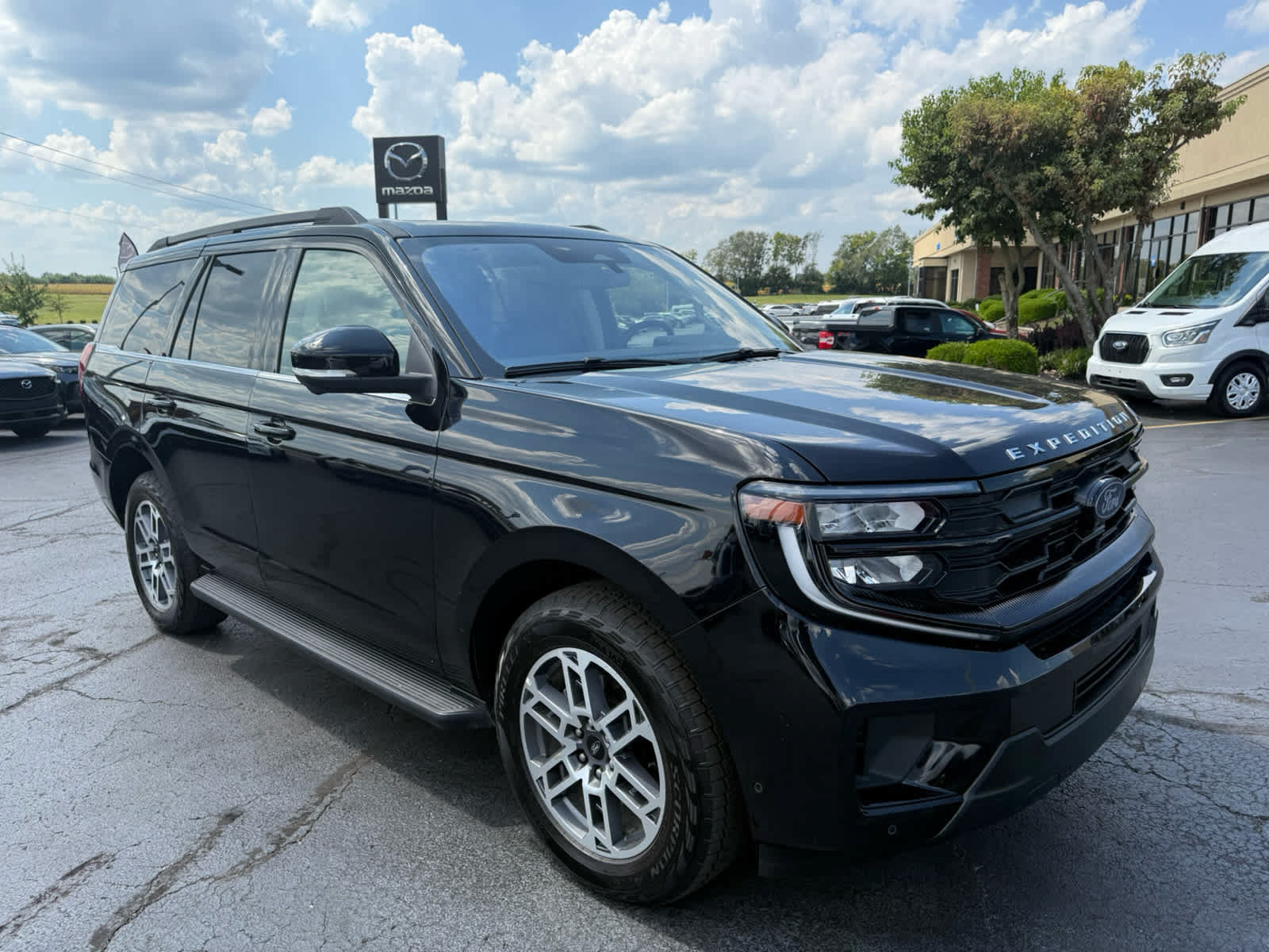 Certified 2025 Ford Expedition Active AWD/4WD image 1