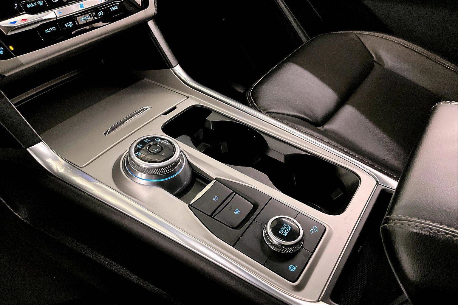 Certified 2022 Ford Explorer XLT w/ Equipment Group 202A image 16