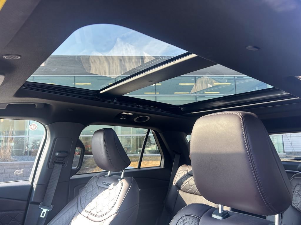 Certified 2025 Ford Explorer Platinum w/ LUX Leather Package image 25