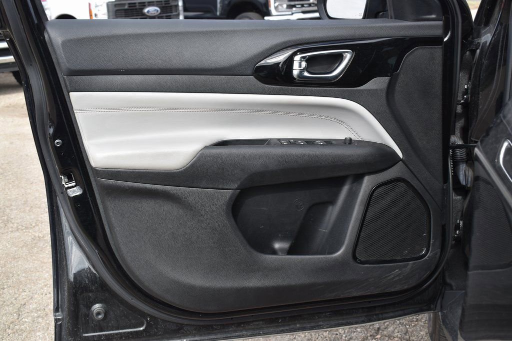 Used 2022 Jeep Compass Limited image 9