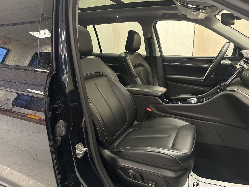 Used 2023 Jeep Grand Cherokee L Limited image 43