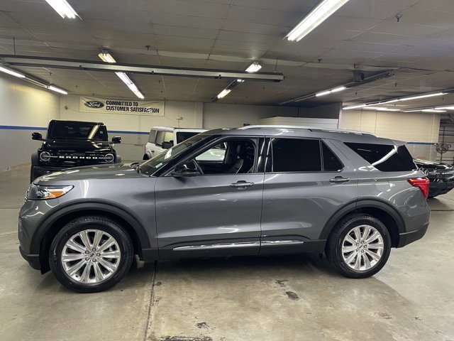 Certified 2022 Ford Explorer Limited w/ Limited Technology Package AWD/4WD image 4