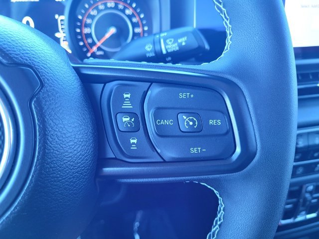 Used 2025 Jeep Gladiator Sport AWD/4WD image 24