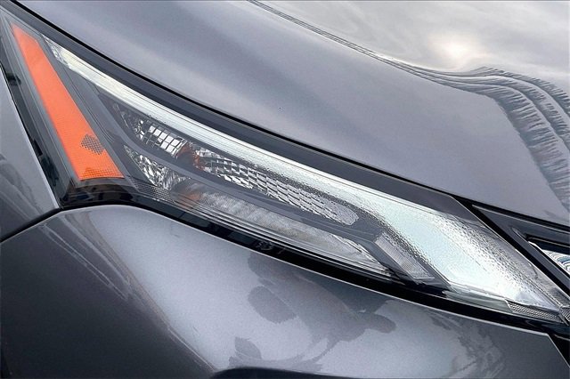 Used 2025 Nissan Rogue SV image 27