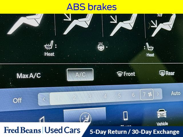 Used 2024 Chrysler Pacifica Touring-L FWD image 24