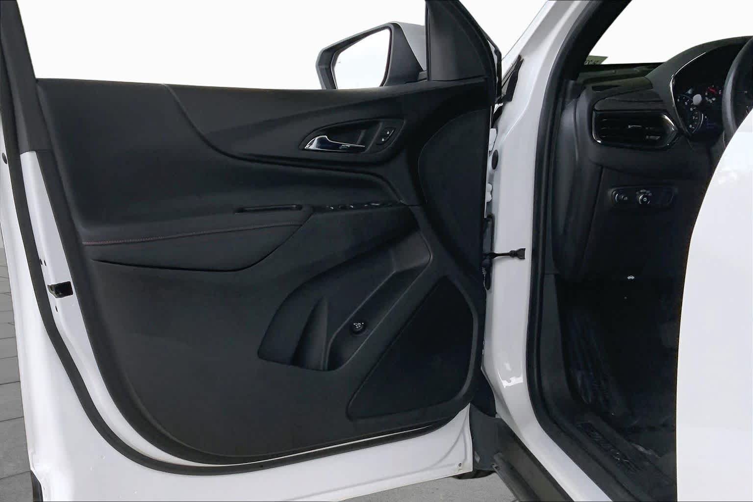 Used 2023 Chevrolet Equinox RS FWD image 21