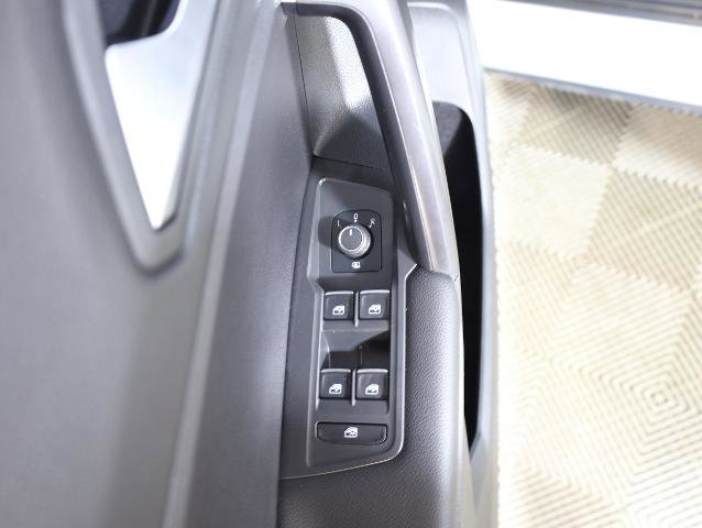 Used 2021 Volkswagen Tiguan SE R-Line image 18