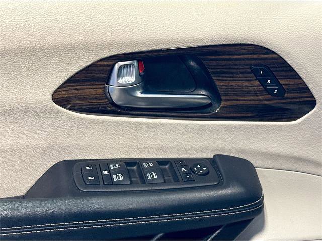 Used 2023 Chrysler Pacifica Limited image 16