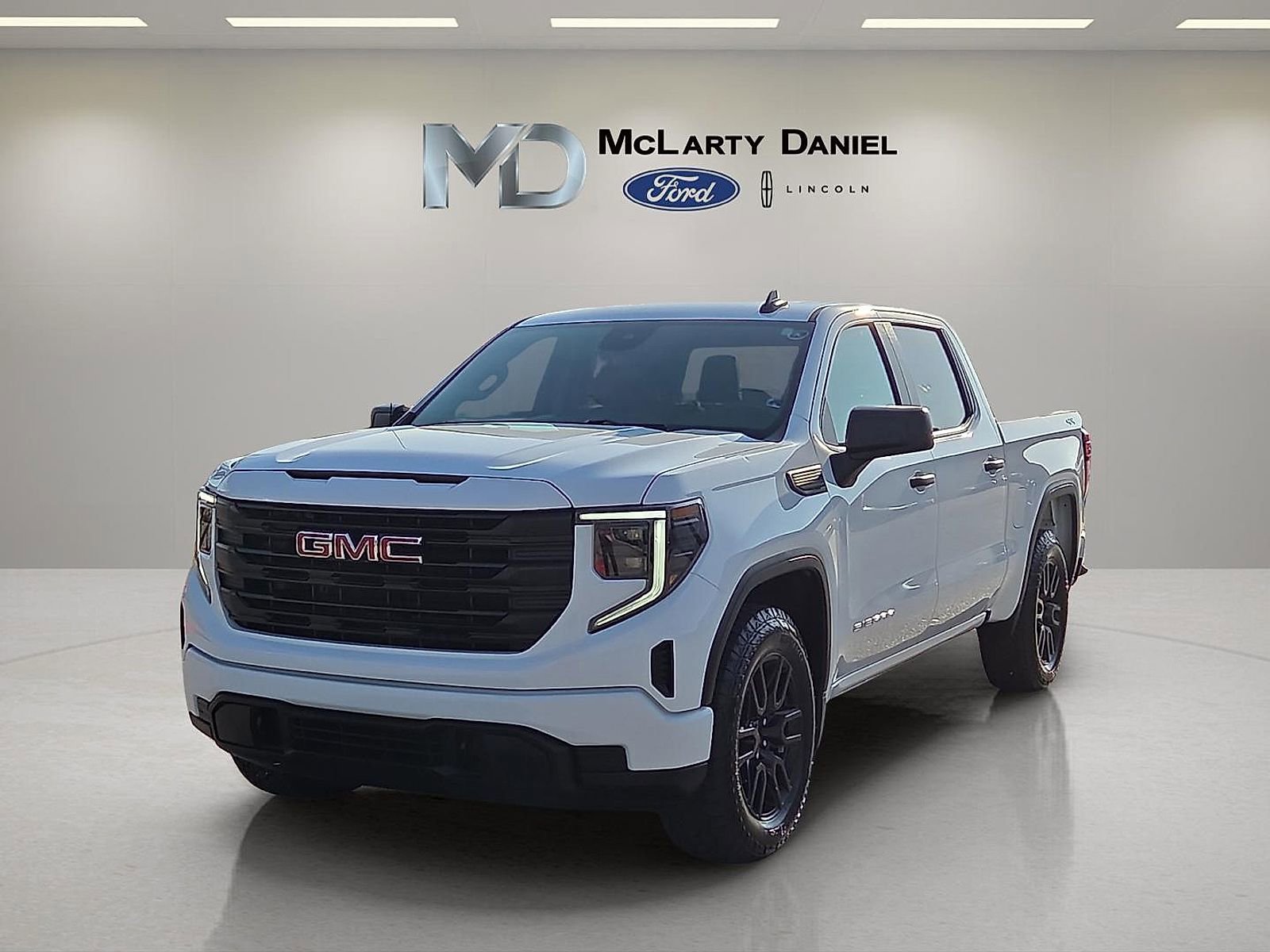 Used 2024 GMC Sierra 1500 Pro w/ Graphite Edition AWD/4WD image 2