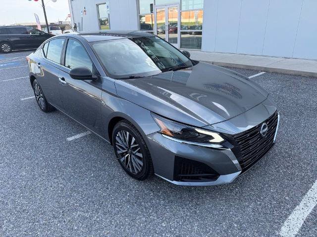 Used 2025 Nissan Altima 2.5 SV FWD image 2