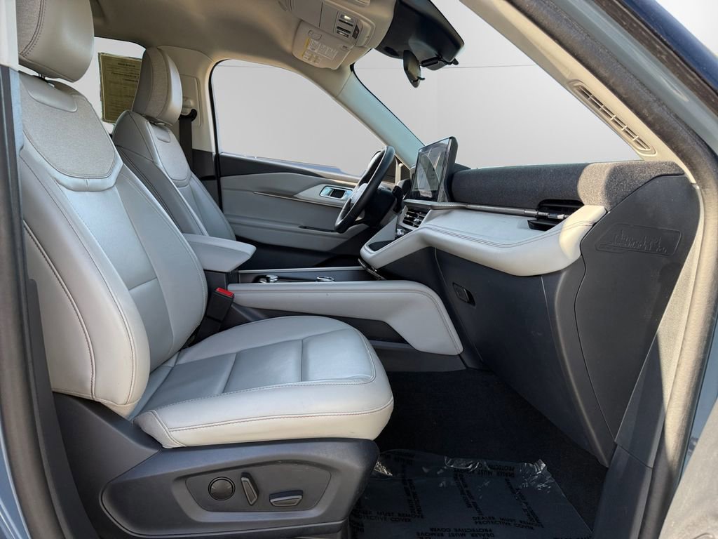Certified 2025 Ford Explorer Active w/ Active Comfort Package image 15