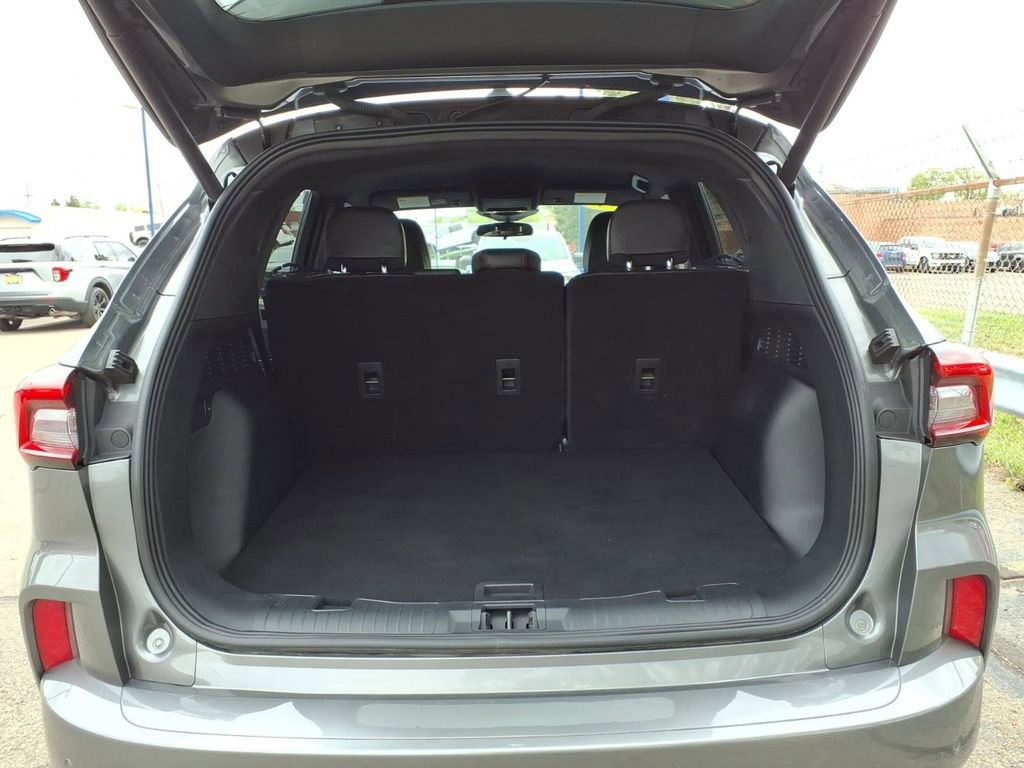 Certified 2024 Ford Escape ST-Line w/ Tech Pack #1 AWD/4WD image 9