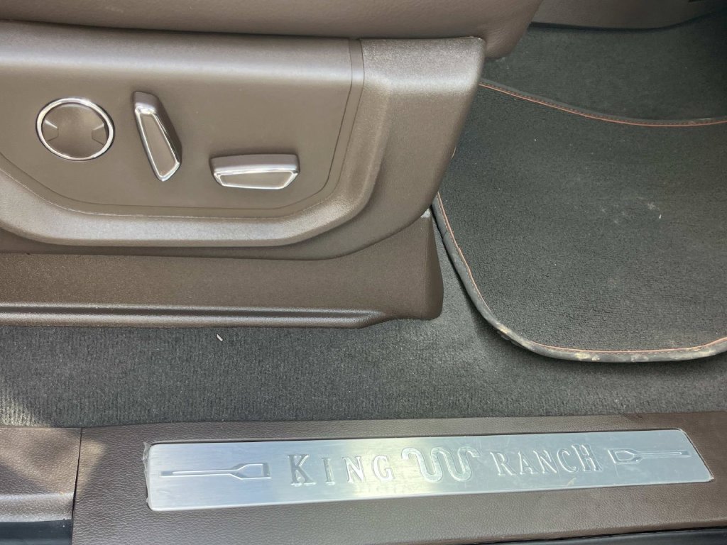 Certified 2022 Ford F350 King Ranch w/ King Ranch Ultimate Package AWD/4WD image 30