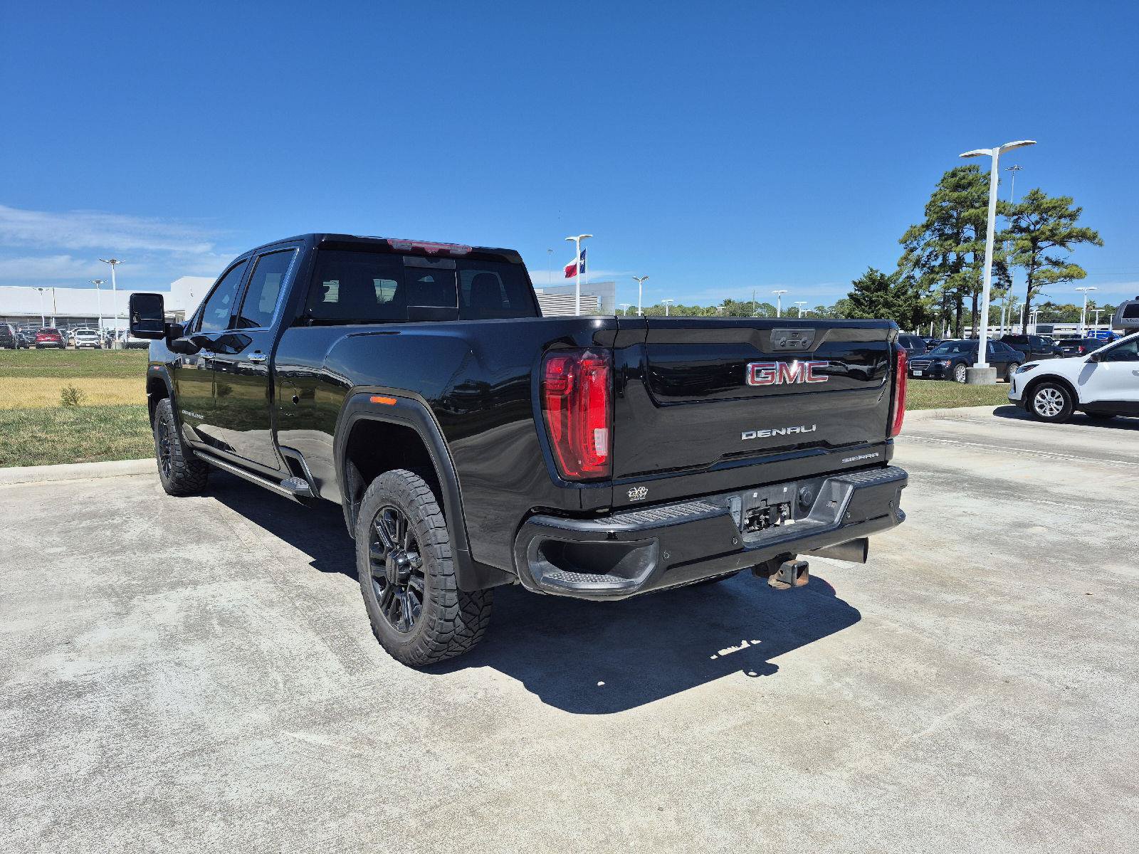 Used 2022 GMC Sierra 2500 Denali w/ Denali Black Diamond Edition AWD/4WD image 13