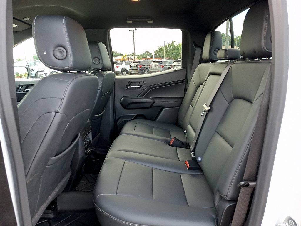 Used 2024 GMC Canyon Elevation w/ Elevation Premium Package AWD/4WD image 10