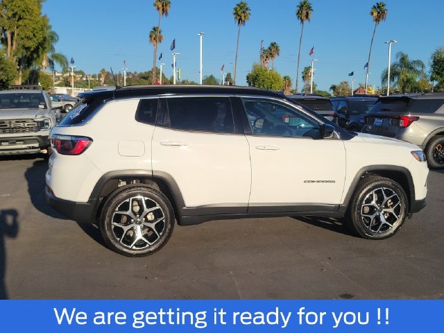 Used 2025 Jeep Compass Limited AWD/4WD image 29