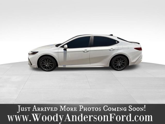 Used 2025 Toyota Camry XSE FWD image 3