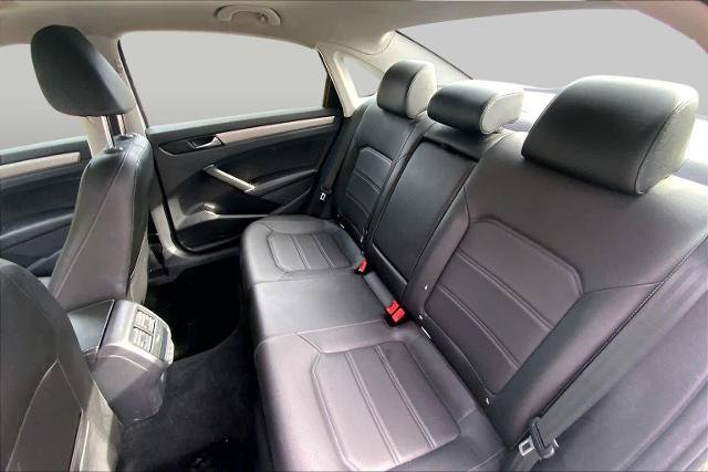 Used 2021 Volkswagen Passat 2.0T SE FWD image 21