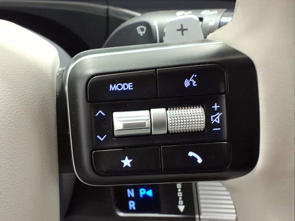 Used 2025 Hyundai Santa Fe SEL AWD/4WD image 16