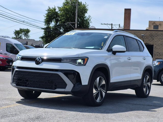 Used 2025 Volkswagen Taos SE AWD/4WD image 8